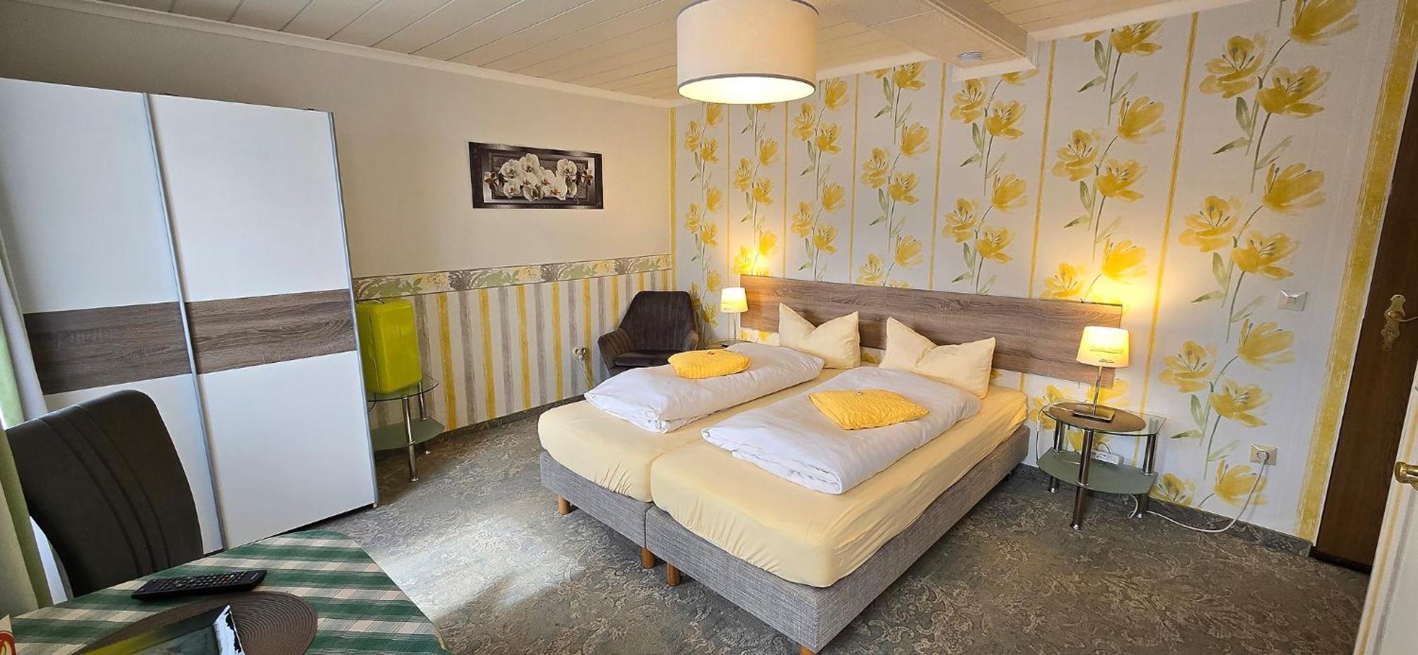 Haus Jutta Hotel Goessweinstein Bagian luar foto