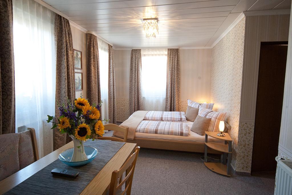 Haus Jutta Hotel Goessweinstein Bagian luar foto