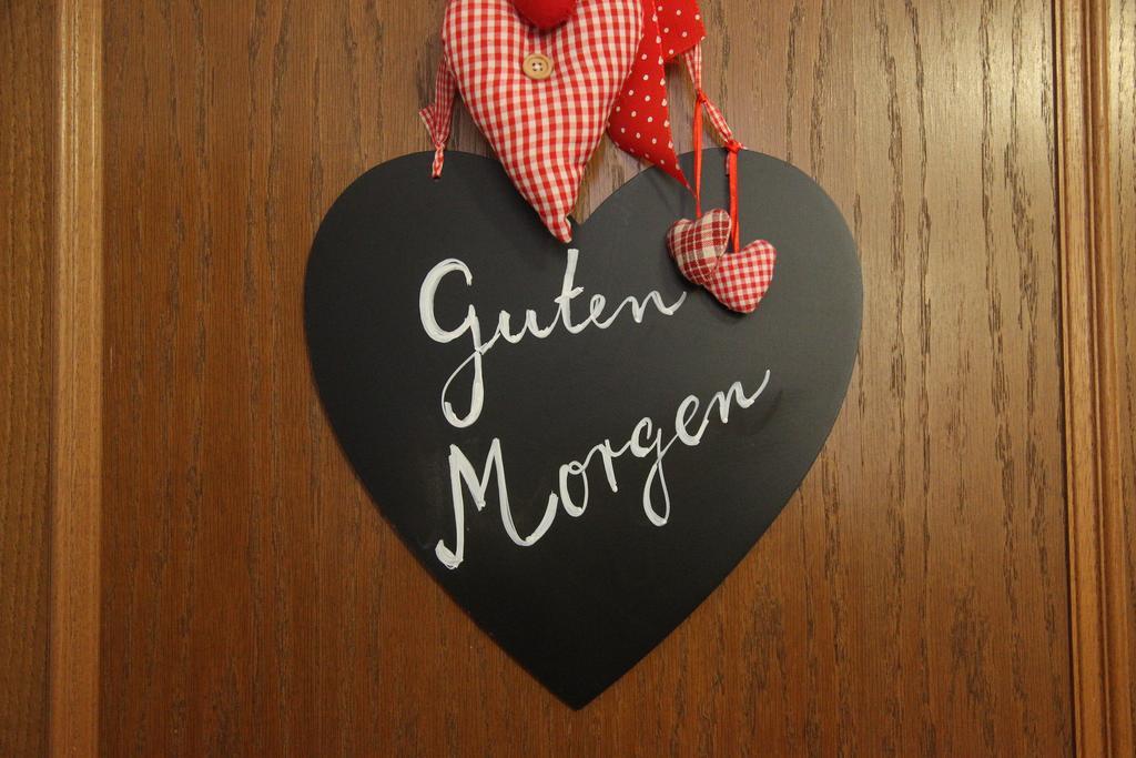 Haus Jutta Hotel Goessweinstein Bagian luar foto