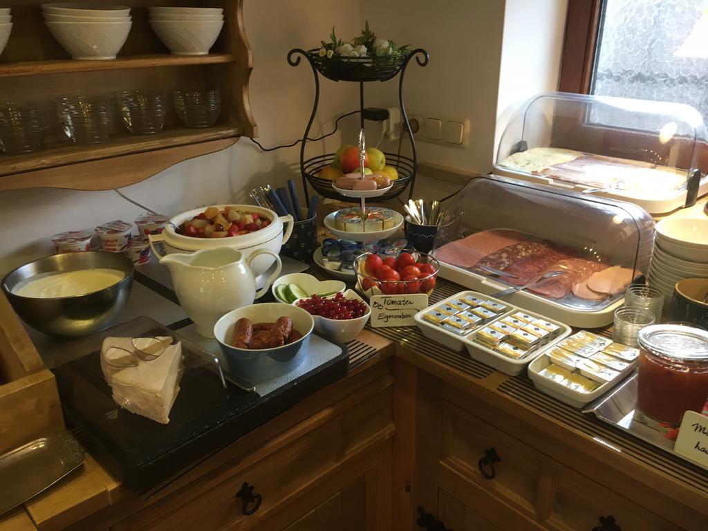 Haus Jutta Hotel Goessweinstein Bagian luar foto