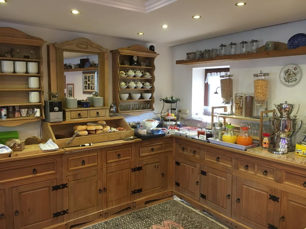 Haus Jutta Hotel Goessweinstein Bagian luar foto