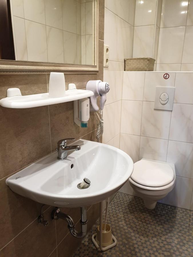 Haus Jutta Hotel Goessweinstein Bagian luar foto