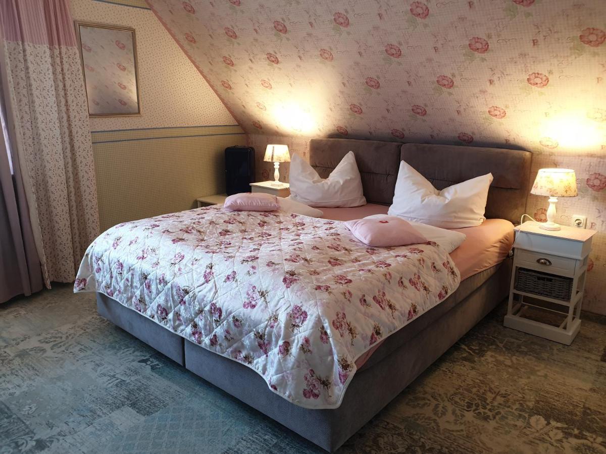 Haus Jutta Hotel Goessweinstein Bagian luar foto